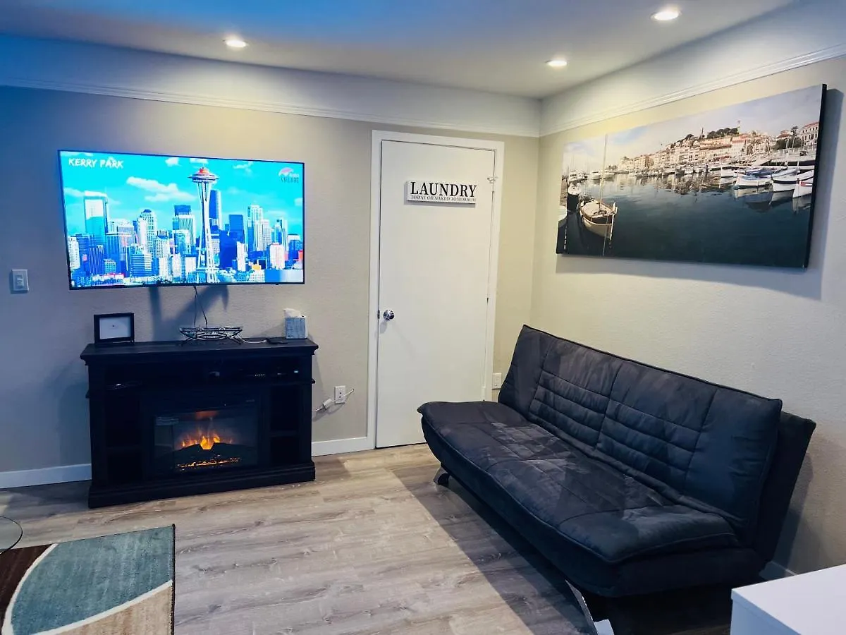 2 Bedroom Penthouse Downtown Seattle Apartment