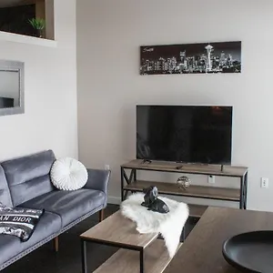 Chic Queen Anne Retreat Apartment